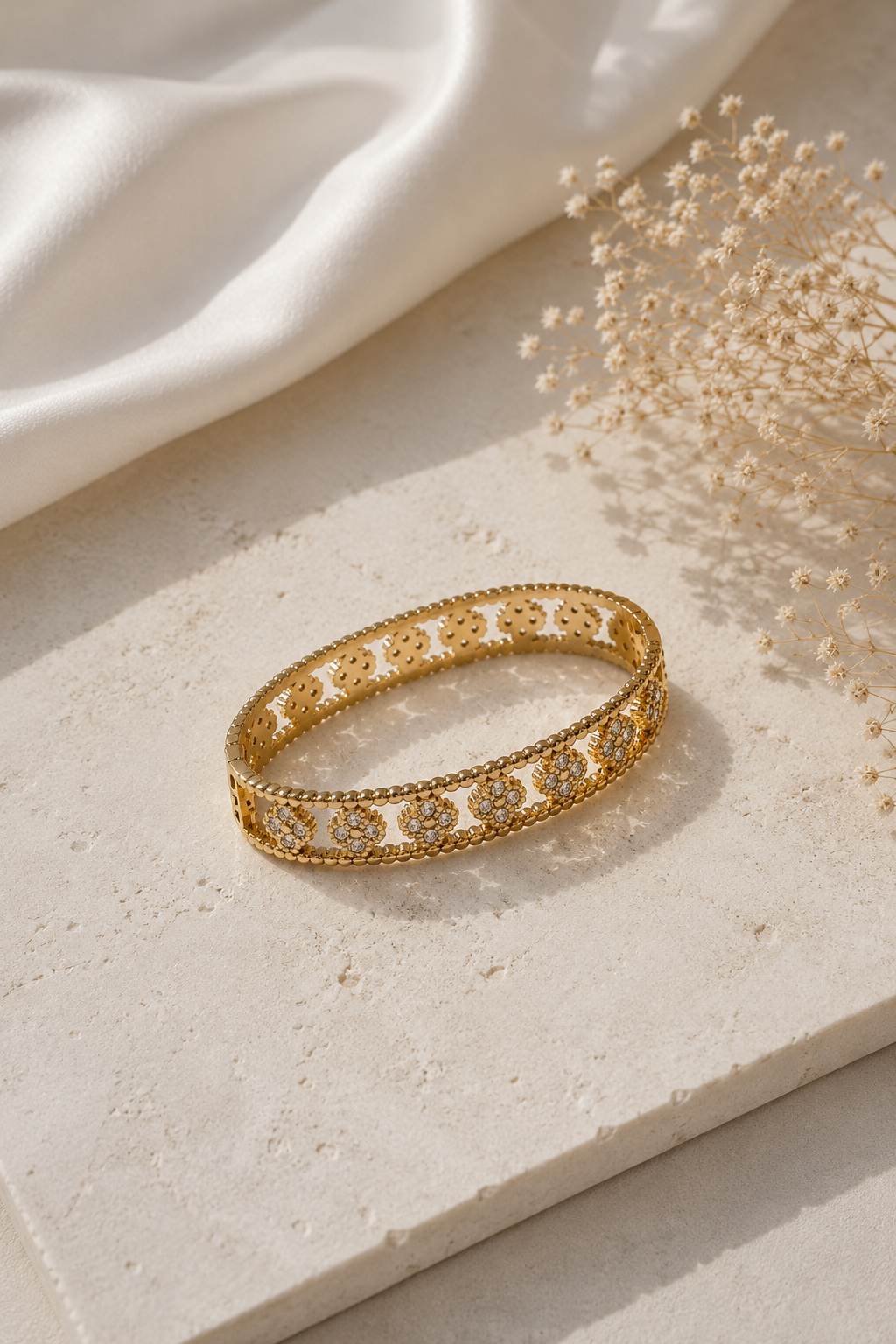 INAYA BANGLE